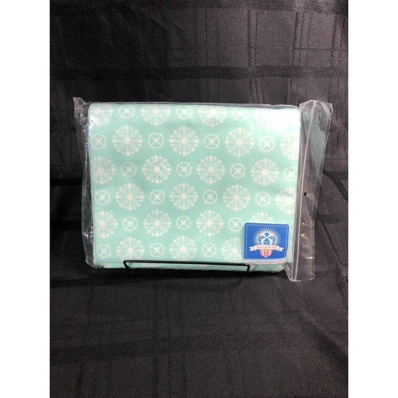 Fat Quarter Shop- Backing set quilt kit 3.625 Yards -Vintage Holiday #55166 NEW